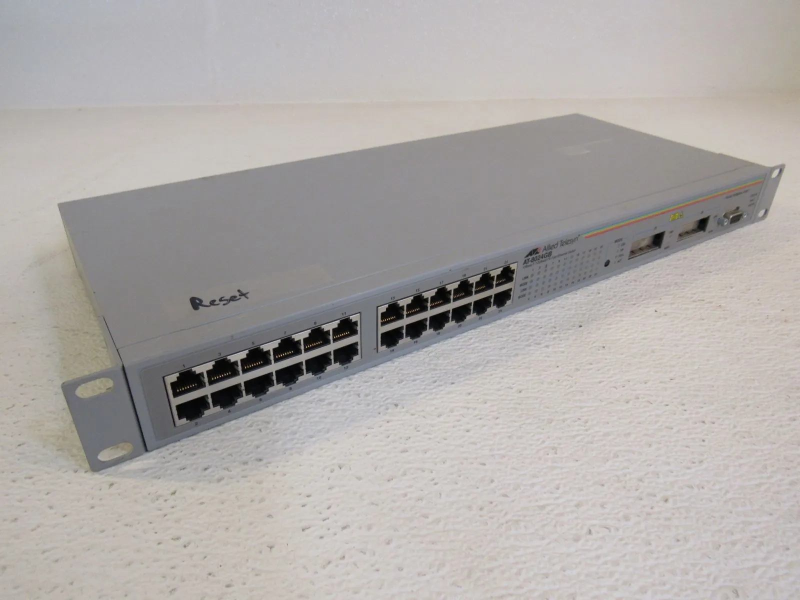 Allied Telesyn Fast Ethernet Switch 10Base-T 100Base-TX AT-8024GB -- Used