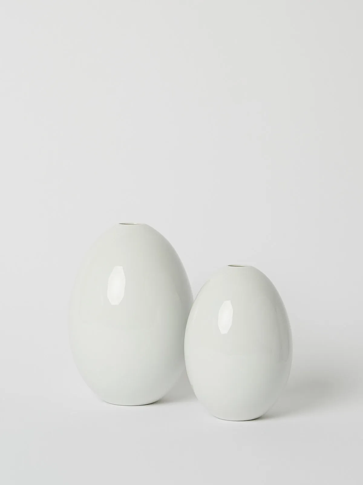 Egg Vase 16cm in White Glazed