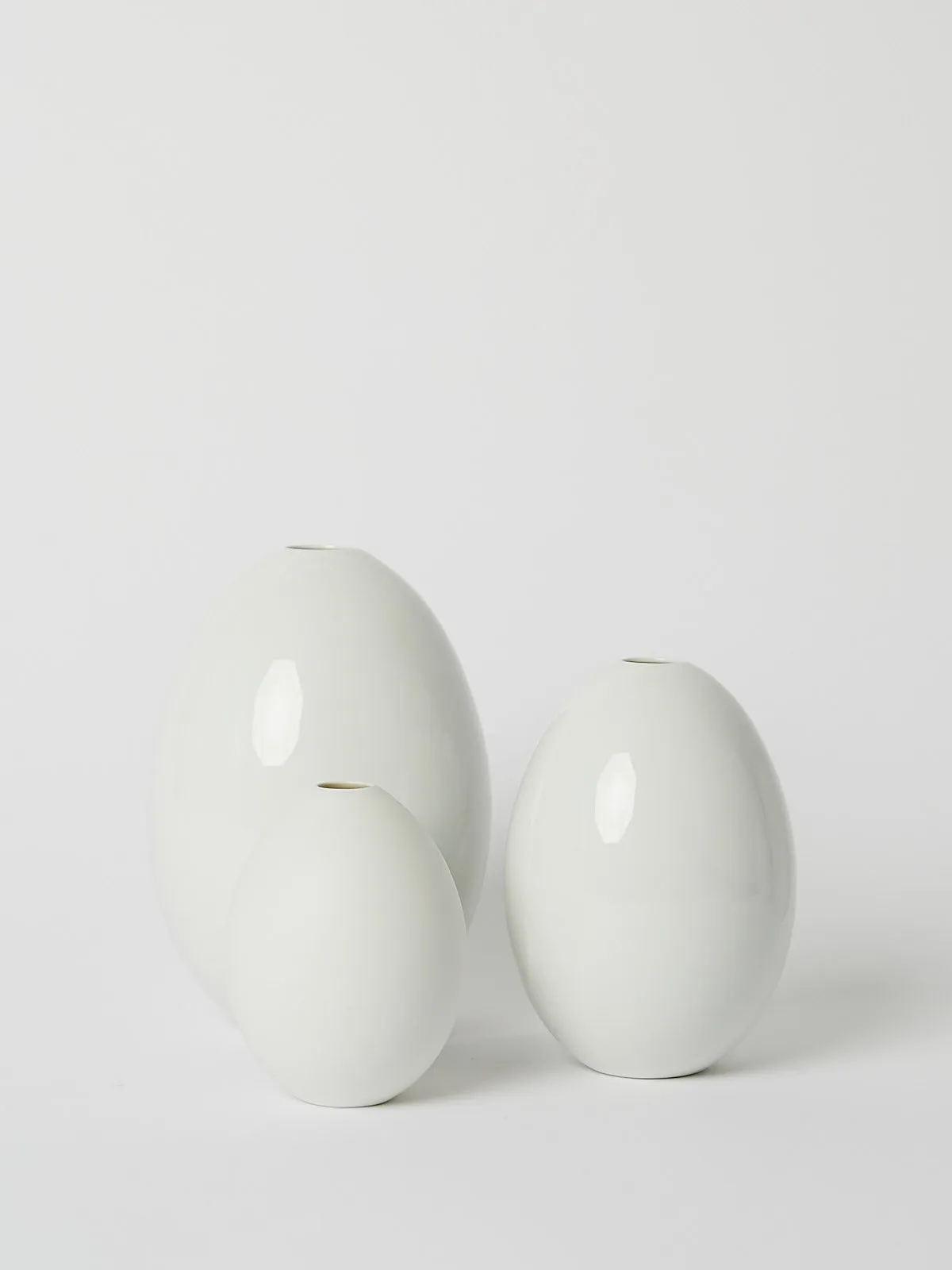 Egg Vase 16cm in White Glazed