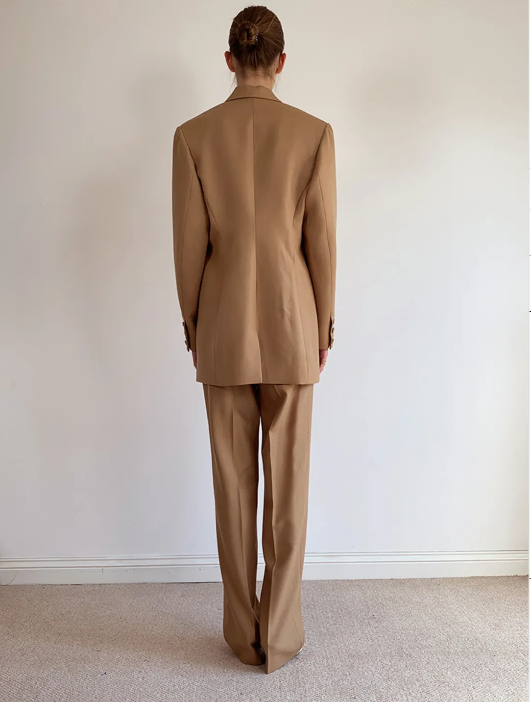 HIGH-WAISTED TROUSER "RIVER TAWNY" IN CAMEL