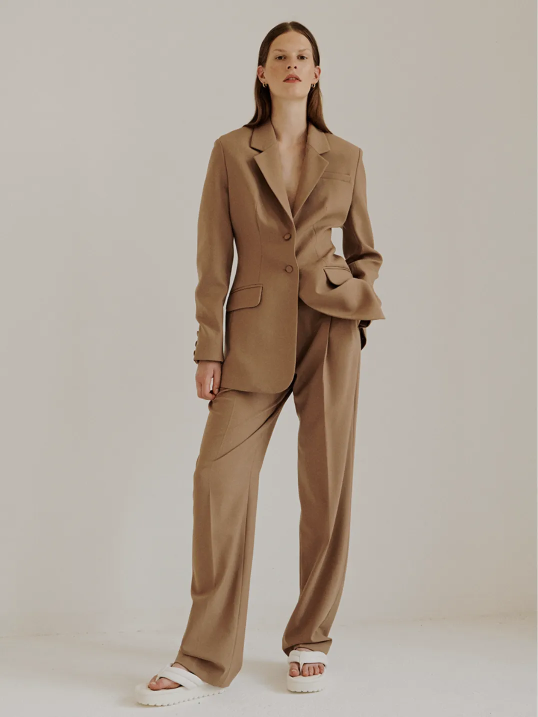 HIGH-WAISTED TROUSER "RIVER TAWNY" IN CAMEL