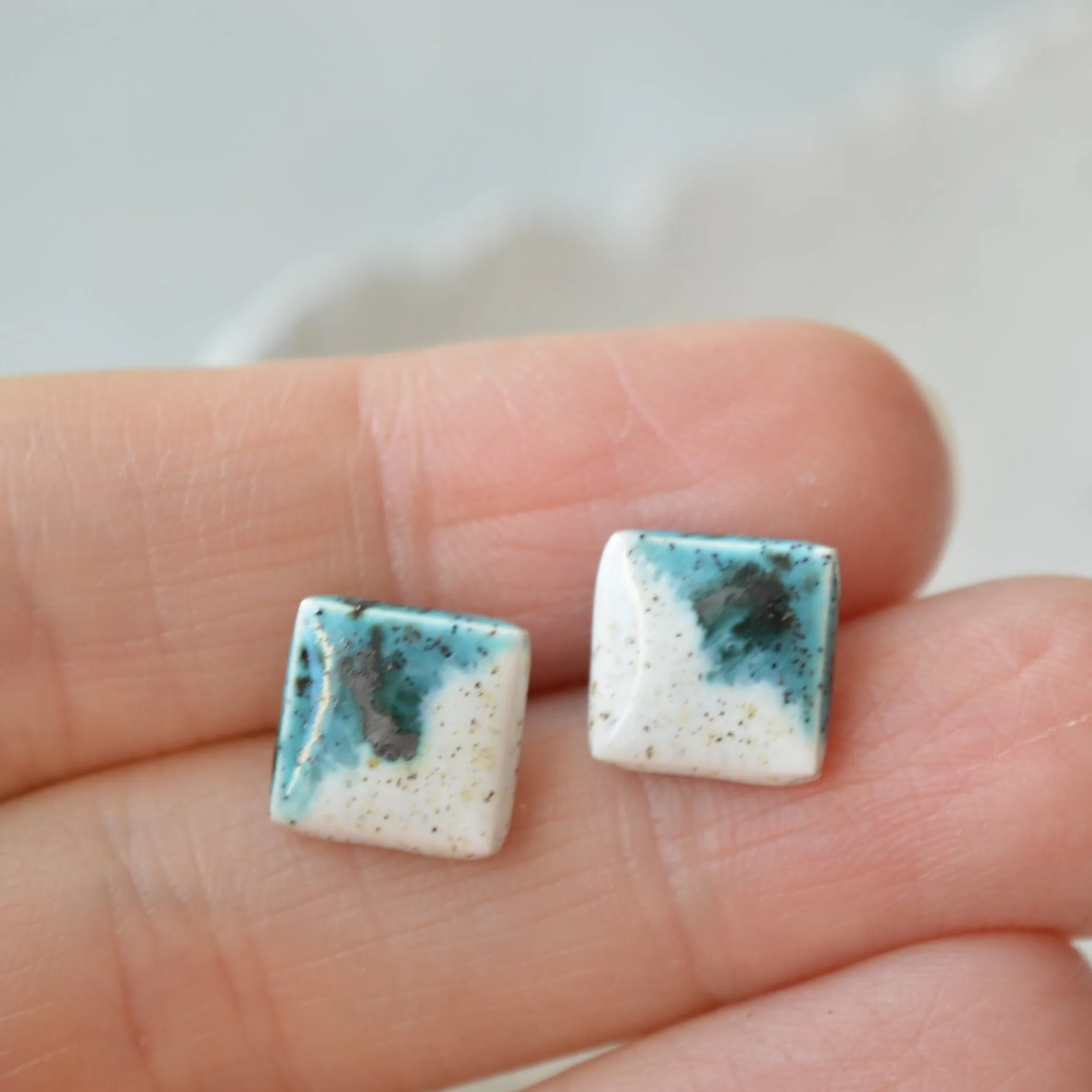 Stud earrings No. 41