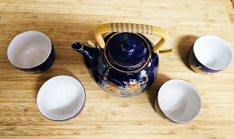 VINTAGE ASIAN CHINESE NAVY AND GOLD FLORAL TEAPOT WITH 4 CUPS - TEA SET